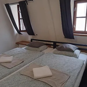 Eleven Hostal