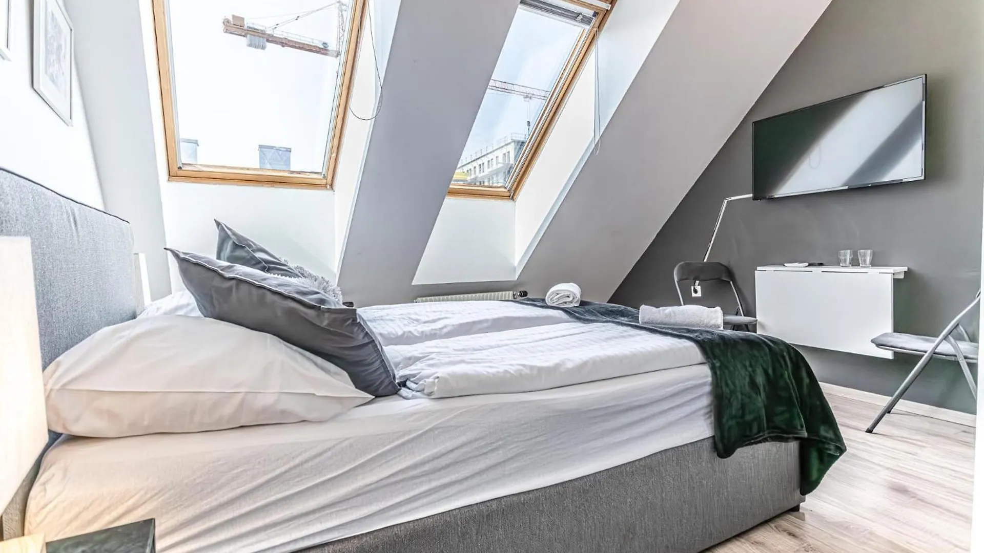 Hauptbahnhof Boutique Rooms - Virtual Reception & Self-Checkin Viyana 2*,
